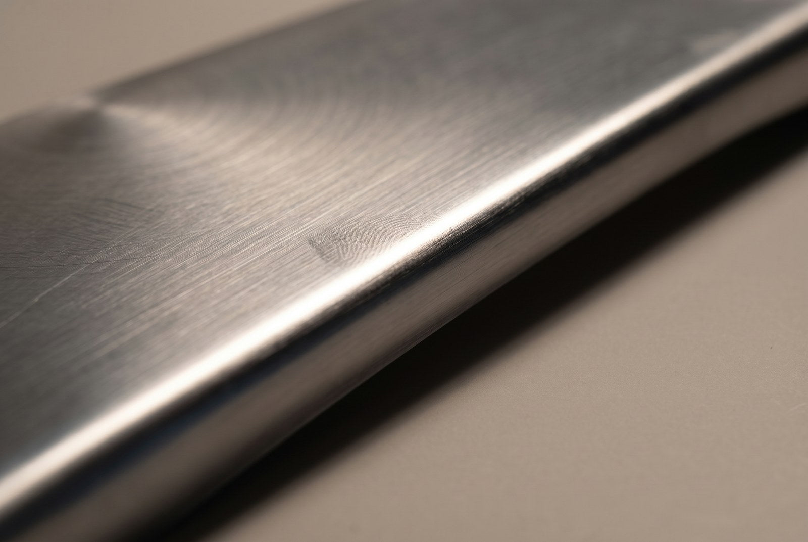 Macro of bare stainless steel showing the direction of the polish